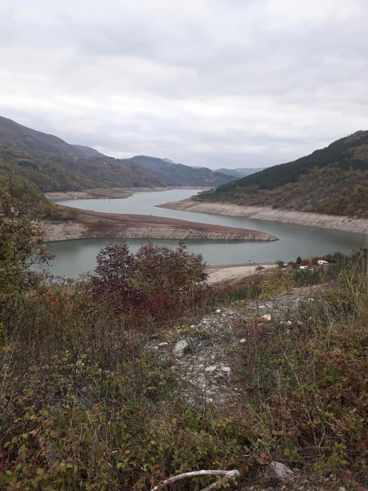 Zavojsko Jezero Pirot - Smestaj Manic Konuk evi Gostusa Dış mekan fotoğraf
